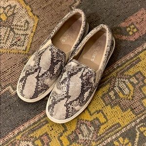 J/SLIDES snakeskin size 7